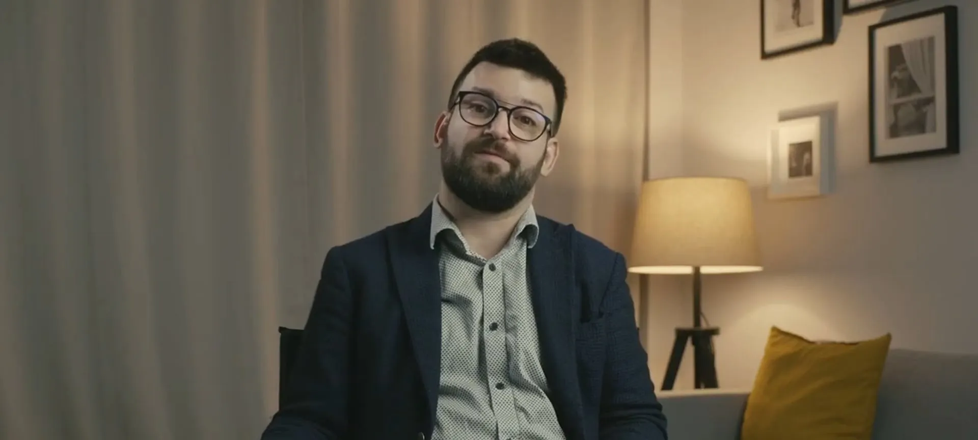 Tedy Necula în trailerul cursului de video content